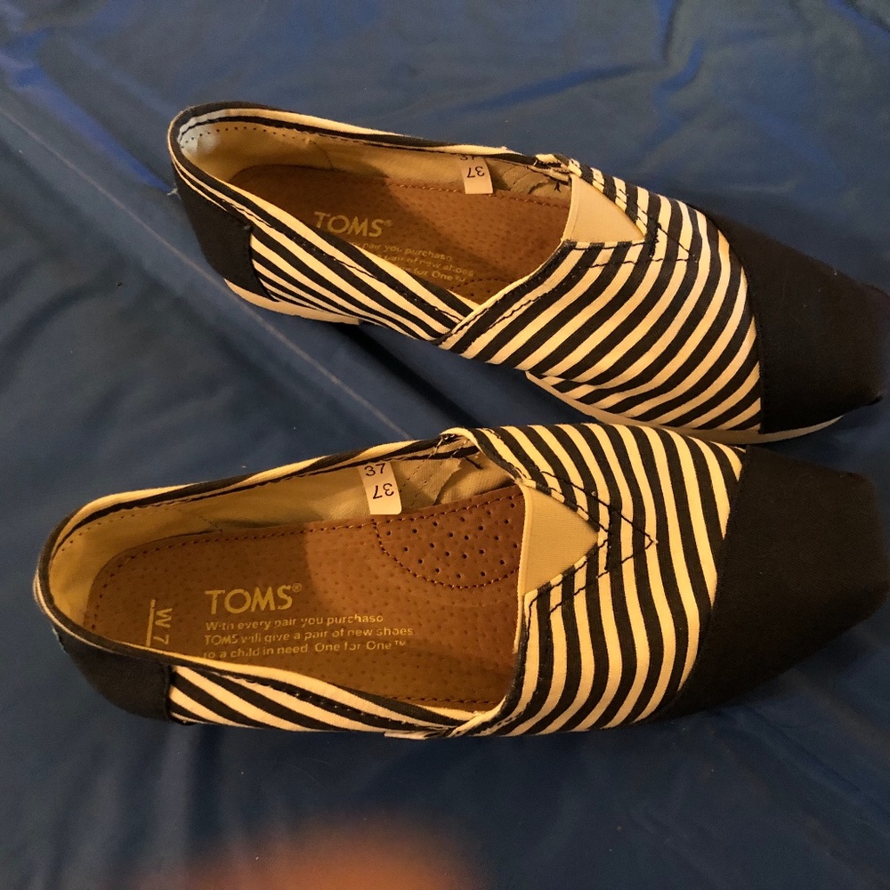 Toms Navy and white flats